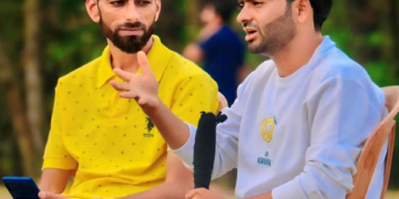 کشمیر کے 2 کرکٹ کمنٹیٹرز جن کی آواز میں جادو ہے