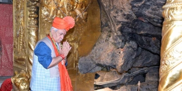 لیفٹیننٹ گورنر نے شری ماتا ویشنودیوی کی زیارت گاہ پر حاضری دیترپتی بھوجنالیہ اور پرساد کیندر کا اِفتتاح کیا