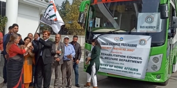 شیتل نندا نے طلباءکو ہری جھنڈی دِکھا کر روانہ کیا