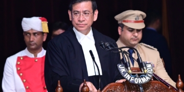 لیفٹیننٹ گورنر نے چیف جسٹس کو حلف دلایا