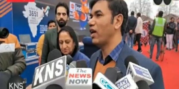 ٹریفک جام سے بچنے کے لیے سری نگر میں اسکولوں کے اوقات تبدیل کیے گئے۔ ڈی سی کشمیر