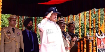 لیفٹیننٹ گورنر نے پی ٹی ایس کٹھوعہ میں جے کے پی کانسٹیبلوں کی پاسنگ آﺅٹ پریڈ میں شرکت کی