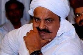 عتیق کے دفتر میں کپڑے پر خون کے دھبے اور سیڑھیوں پر نشان ملے