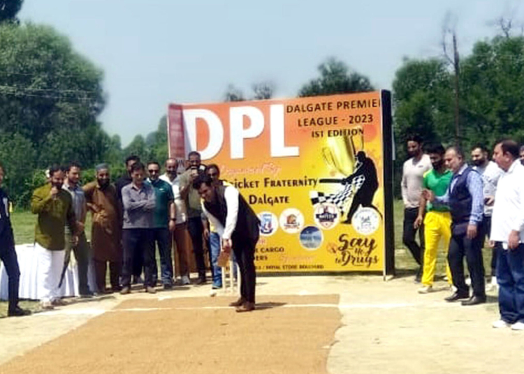 SRINAGAR, JUN 22 (UNI):- Kashmir Divisional Commissioner, Vijay Kumar Bidhuri inaugurating the first Dalgate Premier League (DPL) at TRC ground in Srinagar on Thursday. UNI PHOTO-121U