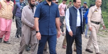 مشیر بھٹناگر نے ناراناگ گاندربل کا دورہ کیا اور عوامی وفودد سے بات چیت کی