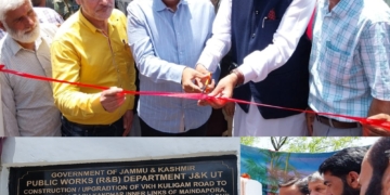 وائس چیئرمین ضلع ترقیاتی کونسل کپواڑہ اور ضلع ترقیاتی کمشنر کپواڑہ نے کولیگام لولاب میں6.89 کروڑ روپے کی سڑک کا سنگ بنیاد رکھا