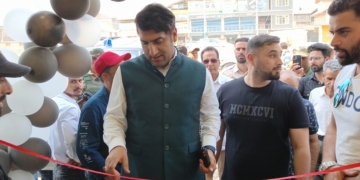 ڈی سی سرینگر کے ہاتھوں ایچ ایم ٹی سرینگر میں ریڈ ٹیپ برانڈ شوروم کا افتتاح