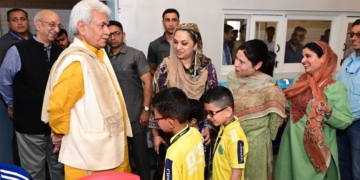 لیفٹیننٹ گورنر نے دہلی پبلک سکول سری نگر کے طلبا سے اِستفساری گفتگو کی