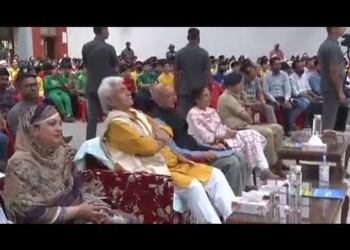 لیفٹیننٹ گورنر نے دہلی پبلک سکول سری نگر کے طلبا سے اِستفساری گفتگو کی