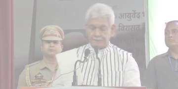 ایل جی منوج سنہا قومی کمیشن برائے انڈین سسٹم آف میڈیسن، وزارت آیوش کے زیر اہتمام مشاورتی اجلاس سے خطاب کر رہے ہیں۔