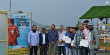 وادی کے چار بہترین تیراکیوں کو اعزازی اسناد سے نوازاگیا