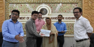 اجلاس میں کشمیر کی نمائندگی کرنے والے کاریگروں کو سری نگر میں استقبالیہ دیا گیا