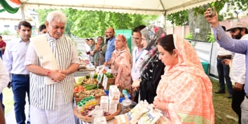 خواتین اور نوجوان جموں و کشمیر کے مضبوط اور  روشن  مستقبل کے معمار ہیں۔ایل جی سنہا
