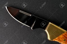 سرینگر میں تیز دھار والے آلات کی عوامی فروخت اور رکھنے پر پابندی