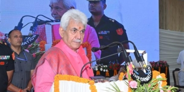 آئین ہمیں دھمکیوں کے خلاف سختی سے کام کرنے کی اجازت دیتا ہے۔ایل جی منوج سنہا