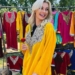 مس ورلڈ کیرولینا بیلاوسکا نے کشمیری دستکاری اور آرٹ کا مشاہدہ کیا