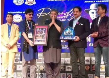 معروف اداکار اور فلمساز مشتاق علی احمد خان کو کندن لال سہگل سنے ایوارڈ سے نوازا گیا