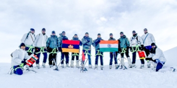 آرمی کی 15 کوہ پیماؤں کی ٹیم نے ماؤنٹ ہرمکھ کو 16,870 فٹ پر سر کیا