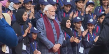 پی ایم مودی نے جموں و کشمیر کے طلباء سے بات چیت کی
