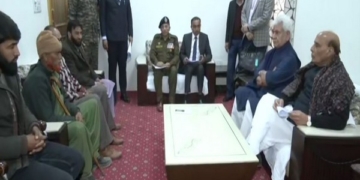 راجناتھ سنگھ نے پونچھ میں  ہلاک تین شہریوں کے اہل خانہ سے ملاقات کی