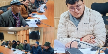 ضلع ترقیاتی کمشنر بارہمولہ نے سروس ڈیلیوری کو بڑھانے کیلئے ریونیو اَفسران کی میٹنگ منعقد کی