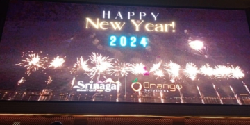 سری نگر نے لال چوک پر شاندار تقریبات کے ساتھ 2024 کا استقبال کیا