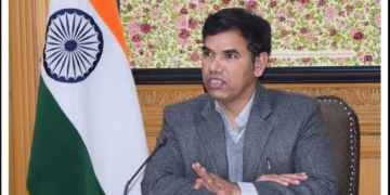 سری نگر میں میگا فلائی اووروں کی تعمیر کا کام جاری ہے۔ ڈویژن کمشنر کشمیر