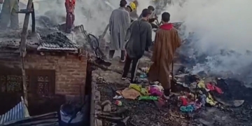 کولگام میں آتشزدگی کی بھیانک وارداتتین رہائشی مکان خاکستر، لاکھوں کی املاک تباہ