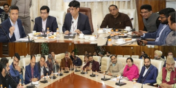جنرل ابزرور کی لوک سبھا انتخابات میں حصہ لینے والے امیدواروں کے ساتھ میٹنگ