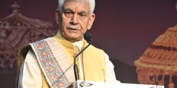 لیفٹیننٹ گورنر نے کٹراہ میں پوجیا بھائیشری رمیشبھائی اوزاجی کی شریمد بھاگوت کتھا میں شرکت کی