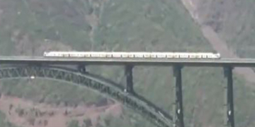 ریلوے نے دنیا کے بلند ترین چناب ریل پل پر ٹرائل رن کیا