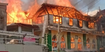 بہوری کدل سرینگر میں آگ کی وارداتایک مسجد شریف کو شدید نقصان پہنچا