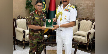 ہندوستانی بحریہ کے سربراہ نے ڈھاکہ میں بنگلہ دیش کے آرمی چیف سے ملاقات کی