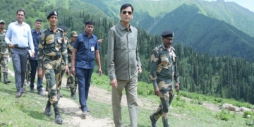 کشمیر میں بی ایس ایف کے جوانوں کی لگن اور بہادری کا مظاہرہ واقعی قابل ستائش ہے۔نتیانند رائے