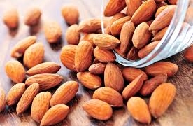 وادی کشمیر میں بادام کی صنعت روبہ زوال
