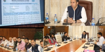 ڈِسٹرکٹ الیکشن آفیسر سری نگر نے سیاسی جماعتوں اور الیکشن لڑنے والے اُمید واروں کےتربیتی و اِستفسار ی سیشن کی صدارت کی