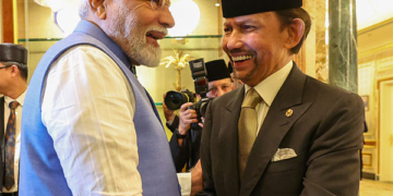 وزیر اعظم مودی نے برونائی کے سلطان  سنال بولکیہ سے ملاقات کی