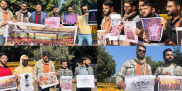 جموں و کشمیر کے طلباء کا  ریزرویشن پالیسی کے خلاف دہلی میں احتجاج