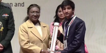 صدر جمہوریہ ہند نے 12 سالہ کشمیری گلوکار کو پی ایم بال پراسکر سے نوازا