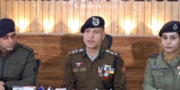 سری نگر پولیس کی بڑی منشیات مخالف کارروائی کرناہ کے 2اسمگلر8کلوگرام ہیروئین سمیت گرفتار