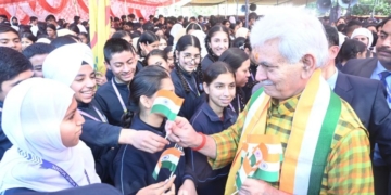 ہر آنکھ سے آنسو پونچھنا ہماری زندگی کا نصب العین ہونا چاہیے۔ ایل جی سنہا