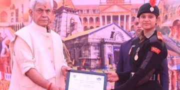  نوجوان کو جموں و کشمیر کے تبدیلی کے سفر کی قیادت  کرنی چاہئے۔ ایل جی سنہا