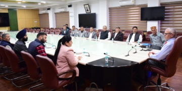 مختلف عوامی وفود نے وزیر اعلیٰ سے ملاقات کے دوران مسائل سے انہیں آگاہی دلائی