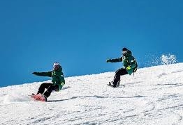 سونمرگ  میں موسم سرما کے کھیلوں کو لیکر  سیاحوں میں جوش و خروش