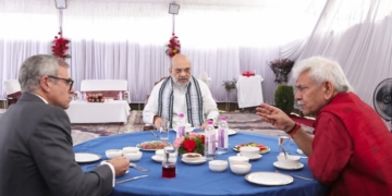 مرکزی وزیرداخلہ اور وزیر اعلی ٰکی مشترکہ صدارت میں راج بھون میں اعلیٰ سطحی میٹنگ