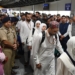 وزیر اعلیٰ عمر عبداللہ نے سری نگر ہوائی اَڈے سے عازمین حج کے پہلے قافلے کو روانہ کیا