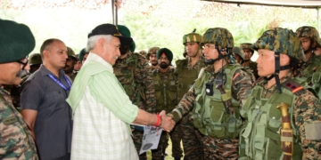 ایل جی منوج سنہا نے پونچھ گولہ باری کے متاثرین کا دورہ کیا