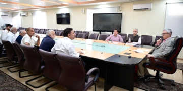 مشین سے بنے قالینوں کو کشمیری ہینڈ میڈ قرار دینا ناقابل برداشت: عمر عبداللہ