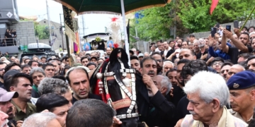 لیفٹیننٹ گورنر نے بوٹہ کدل سری نگر میں یوم عاشورہ کے جلوسِ ذوالجناح میں شرکت کی