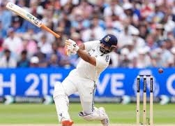 انگلینڈ نے بھارت کے خلاف سنسنی خیز آخری گیند پر فتح حاصل کر کے سیریز کو زندہ رکھا